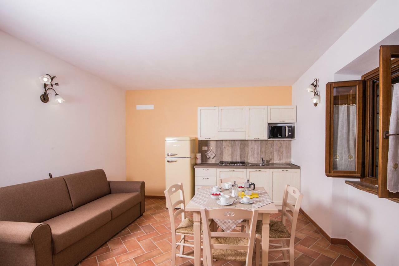 Antichi Sentieri Apartment Serravalle  Bagian luar foto