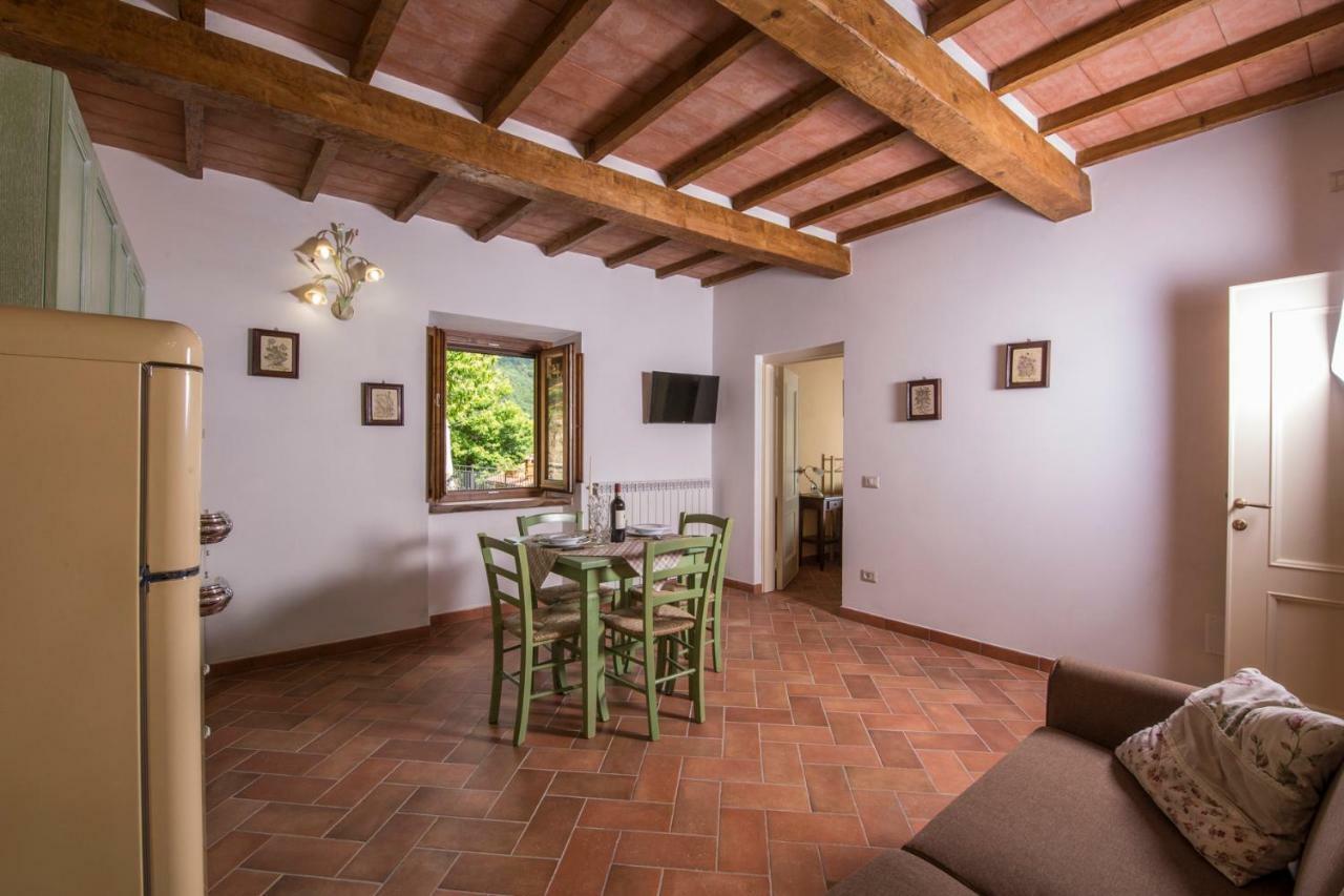 Antichi Sentieri Apartment Serravalle  Bagian luar foto